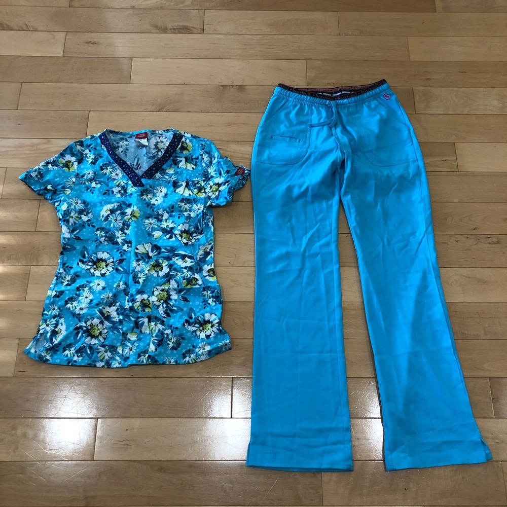 Scrub set